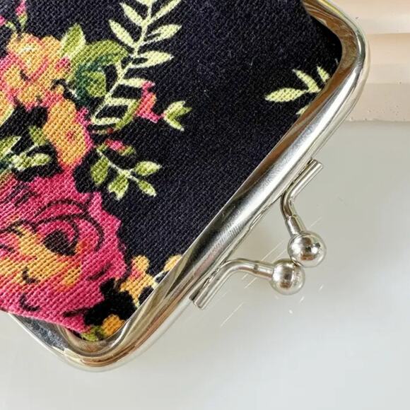 Floral Fabric kiss clasp coin purse - Picture 1 of 2